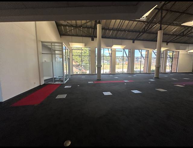 3,888M² OFFICE FOR SALE IN LONGMEADOW
